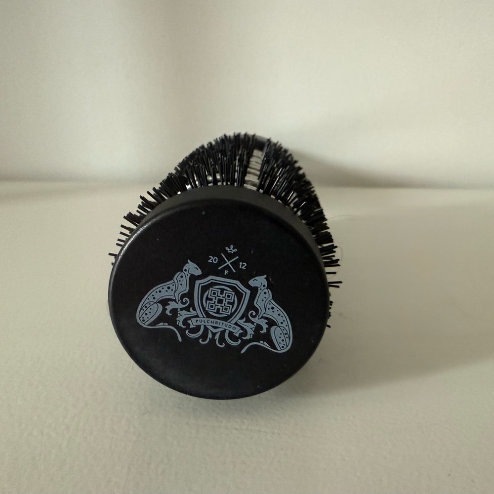 Raincry Professional Round Brush - Magnesium Volumizing Brush - Size Large - Picture 5 of 8